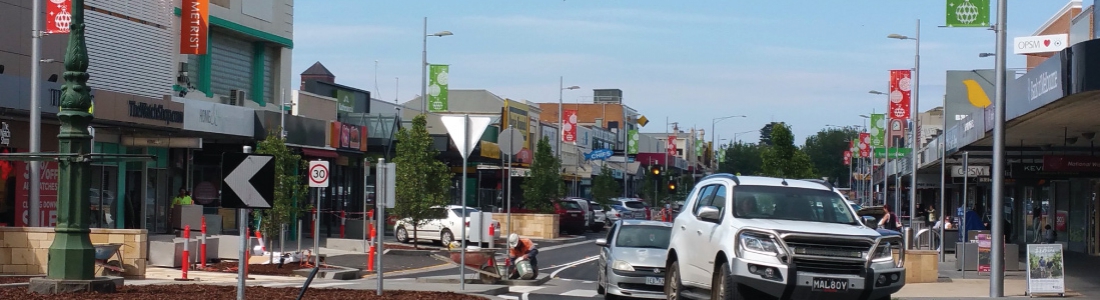 Warrnambool City Council installation of 30 BannerSaver light pole brackets & banners